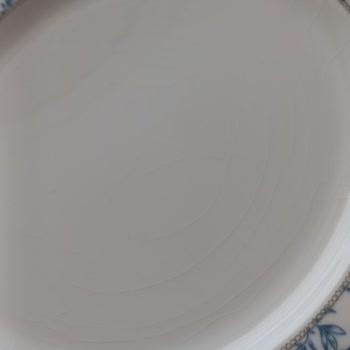 Korkmaz Servis Tabaklarının Beyaz Kısımlarında İnce Çatlaklar Ve Kararmalar Oluşmaya Başladı!