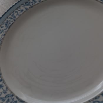 Korkmaz Servis Tabaklarının Beyaz Kısımlarında İnce Çatlaklar Ve Kararmalar Oluşmaya Başladı!