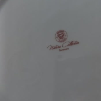 Korkmaz Servis Tabaklarının Beyaz Kısımlarında İnce Çatlaklar Ve Kararmalar Oluşmaya Başladı!