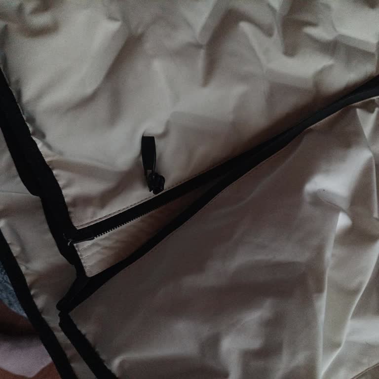 Garantili Montun Fermuarı 24 Gün İçinde Koptu, Çözüm Bekleniyor