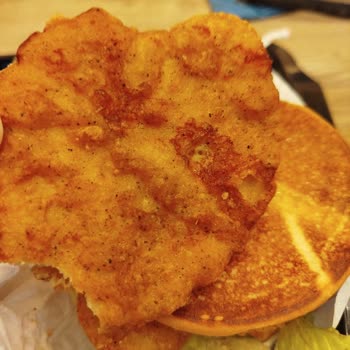 Zorlu McDonald’s’te Mc Chicken Menüde Kuru Ve Bayat Tavuk Sorunu