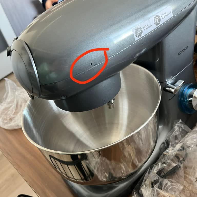 Kutusunda Çizik Olan Karaca Hamur Yoğurma Makinesi İçin Değişim Talebi