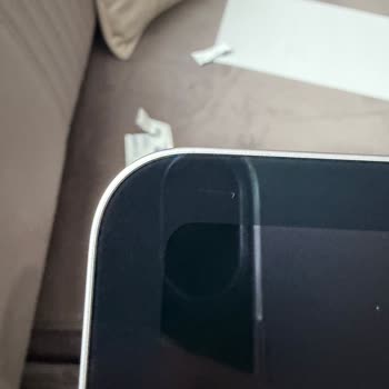 Yeni Tablet Ekranındaki Kılcal Çiziklerden Dolayı Hemen Değişim Talebi