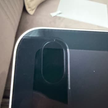 Yeni Tablet Ekranındaki Kılcal Çiziklerden Dolayı Hemen Değişim Talebi