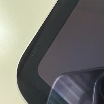 Yeni Tablet Ekranındaki Kılcal Çiziklerden Dolayı Hemen Değişim Talebi