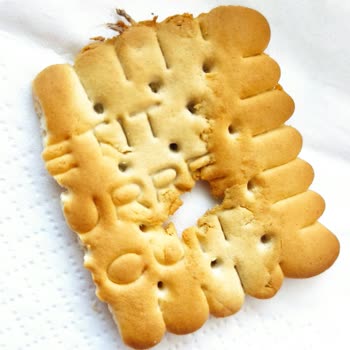 Koop Market Bisküvilerinde Yabancı Madde Ve Şekil Bozukluğu