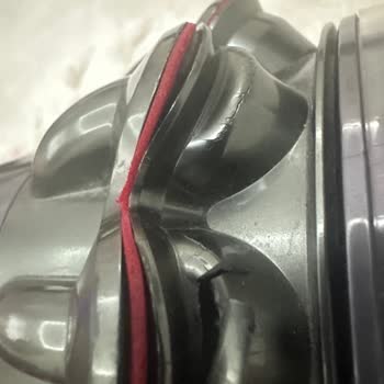 Dyson V10 Plastik Kapak Parçalanması Ve Dayanıklılık Sorunu