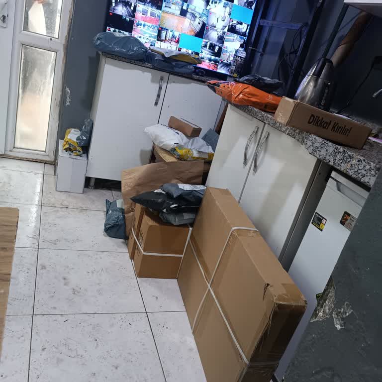 Sürat Kargo'nun Green Gold Sitesinde Kargoları Güvenlik Kulübesine Bırakması