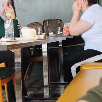 Kütahya Sera AVM Cook Berry Café'de Kapalı Alanda Sigara İçilmesi Çocuk Sağlığını Tehdit Ediyor