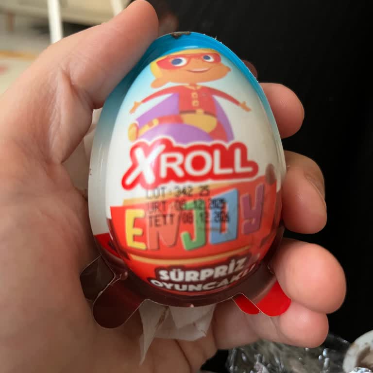 Erkek Çocuk İçin Satılan, Kız Bilekliği Çıkan Sürpriz Yumurtası