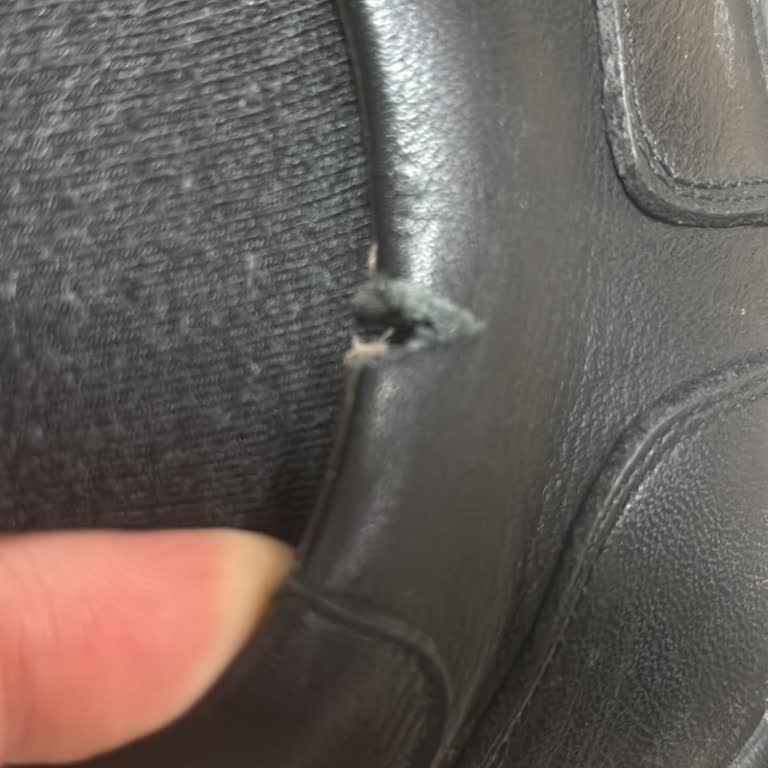 Derimod’un Deri Ayakkabısı Kısa Sürede Yırtıldı