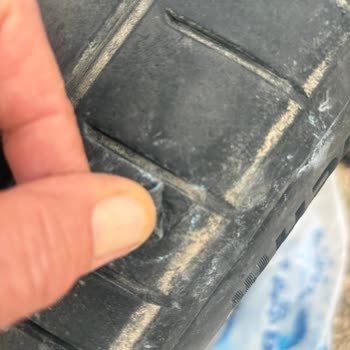 Yeni BMW'de Ön Lastiklerde Üretim Hatası İddiası Ve Garanti Talebi