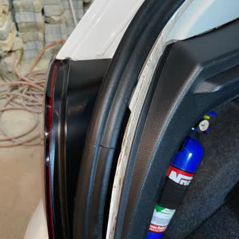 Volkswagen Polo Anten Ve Bagaj Lastiğinde Su Girişi Ve Çürüme