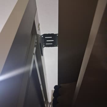 Ergül Mobilya Düşen Dolap Kapağı Can Güvenliğini Tehlikeye Attı, Servis Yanıt Vermiyor