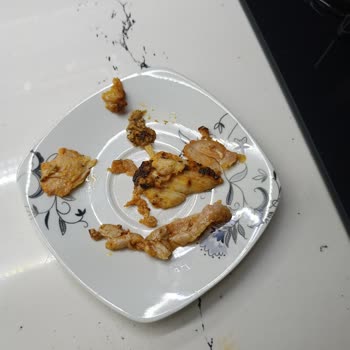 Lezita Dönerde Çiğ Ve Yanık Et Parçaları Gıda Güvenliği İhlali