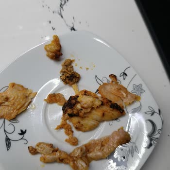 Lezita Dönerde Çiğ Ve Yanık Et Parçaları Gıda Güvenliği İhlali