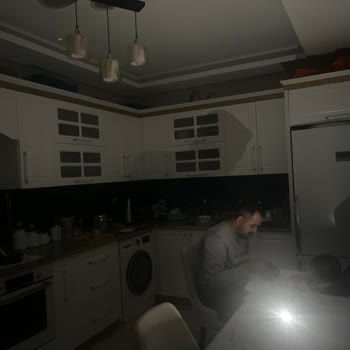 Dicle Elektrik'ten Tek Binada Sürekli Elektrik Kesintisi, Gıda Bozulması Ve Çocuk Mağduriyeti