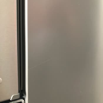 Siemens Buzdolabındaki Çizik Ve Kapak Kabarcığı İçin Garanti Kapsamında Çözüm Talebi