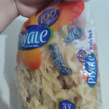 Şok Markette Piyale Makarna Paketi İçinde Bulunan Siyah Cisim Sağlık Ve Hijyen Endişesi Yaratıyor