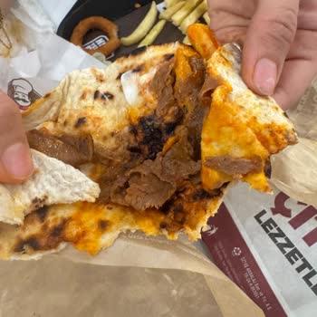 Usta Dönerci Şubesinde Bayat Patates, Yanık Dürüm Ve Lezzetsiz Döner Şikayeti