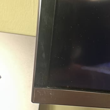 Samsung TV Serviste Yeni Hasarlarla Geri Döndü, Ücretsiz Onarım Talebi