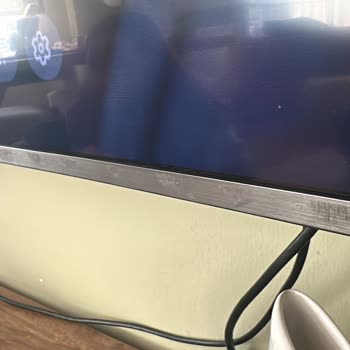 Samsung TV Serviste Yeni Hasarlarla Geri Döndü, Ücretsiz Onarım Talebi