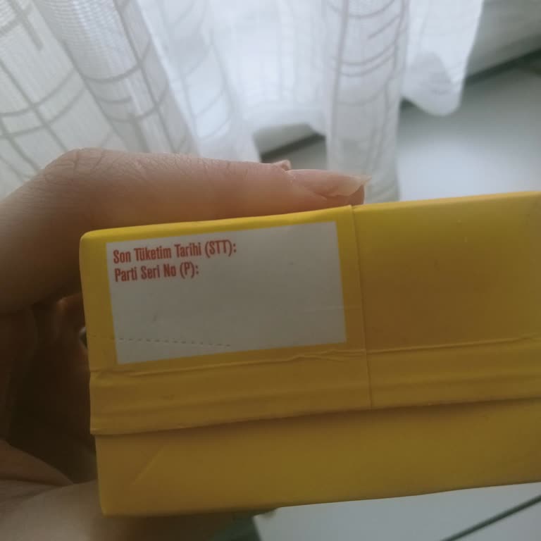 Tarih Bilgisi Olmayan Bizim Krema Ürünü Raflarda Satılıyor