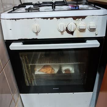 Arçelik Fırının Kontrol Paneli Silinmesi Ve Dış Gövde Paslanması Güvenlik Riski Oluşturuyor