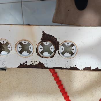 Arçelik Fırının Kontrol Paneli Silinmesi Ve Dış Gövde Paslanması Güvenlik Riski Oluşturuyor