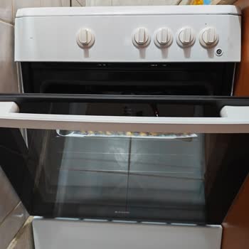 Arçelik Fırının Kontrol Paneli Silinmesi Ve Dış Gövde Paslanması Güvenlik Riski Oluşturuyor