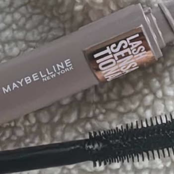 Maybelline Body Maskara Fırçasındaki Kopukluk Beni Hayal Kırıklığına Soktu