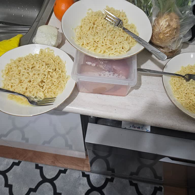 Knorr Noodle Ürünün Son Kullanma Tarihi Geçmiş, Tüketilemez Koku Ve Bozuk Tat