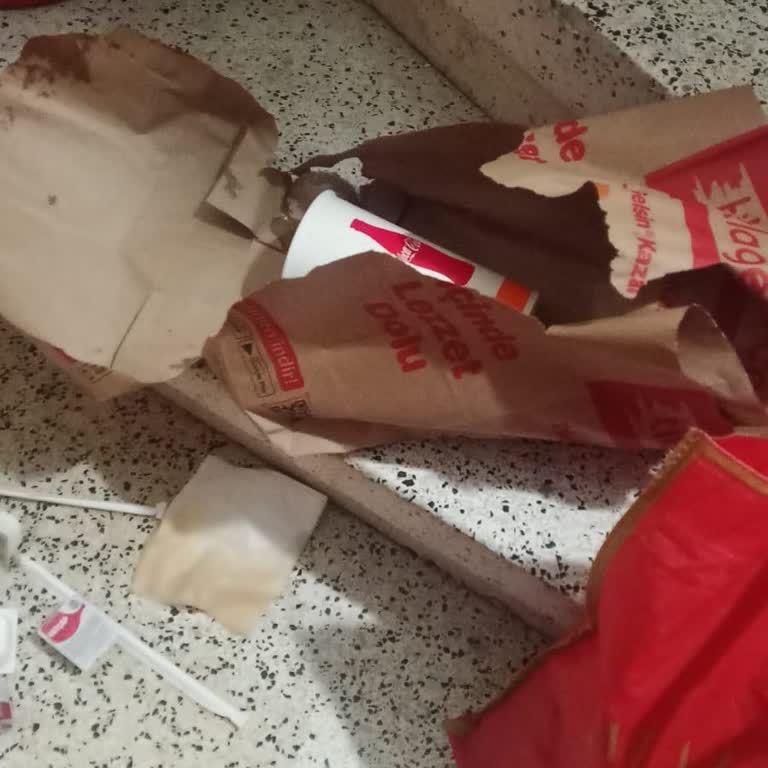 Burger King Cebeci Şubesinde Kalitesiz Poşet Nedeniyle Ürünler Patladı Ve Bayat Çıktı