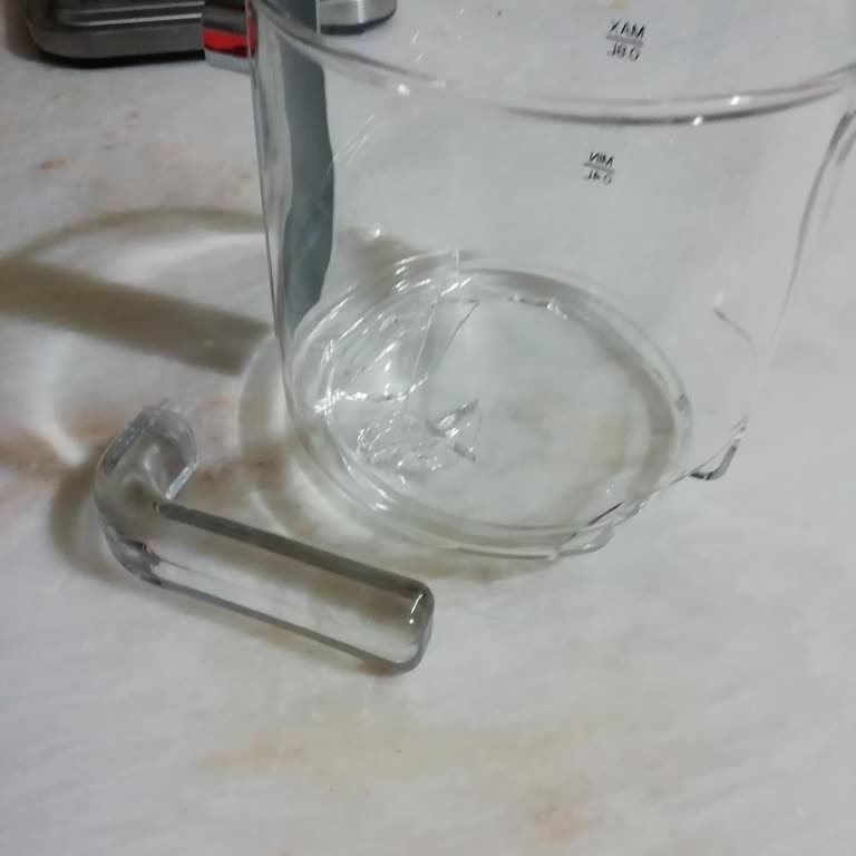 Karaca'dan Çay Makinesinin Parçaları Kırıldı, Garanti Talebi