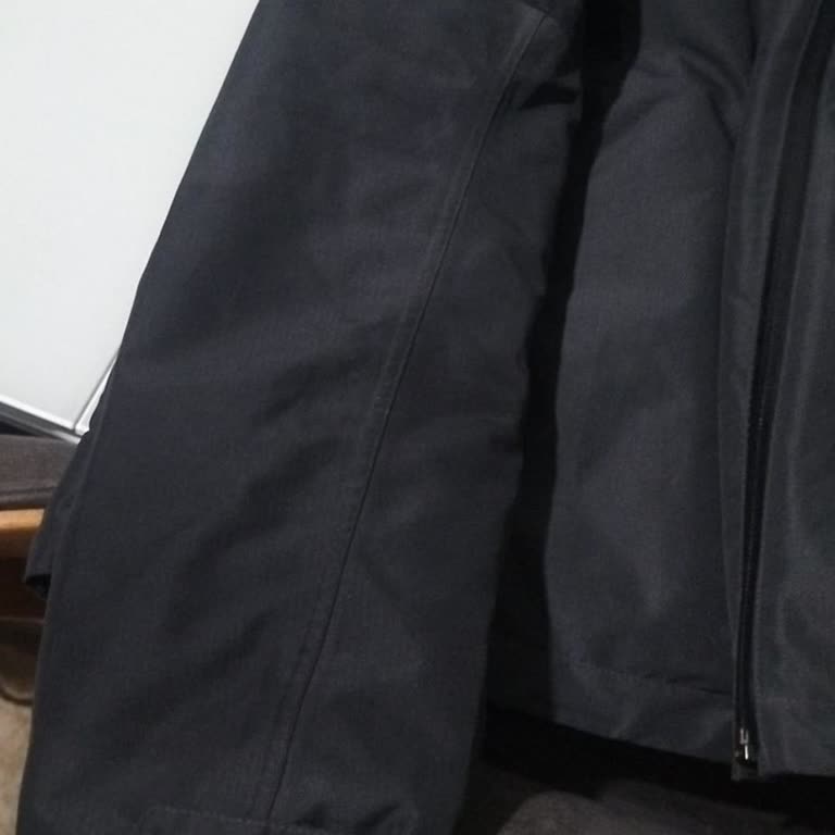 Montum Su Geçiriyor Ve Decathlon Personelinin Küçümseyici Tutumu