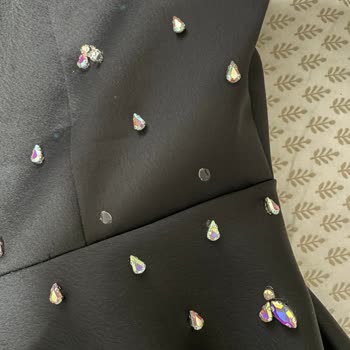 Hilal Atalay Yüksek Fiyata Alınan Abiyede Taşların Dökülmesi, Kaba Üslup Ve İade Reddi