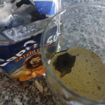 Capri‑Sun İçeceğinde Görülen Siyah Yabancı Madde Sağlık Riski Oluşturuyor