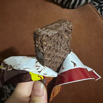 Ülker Çikolatalı Gofretten Beyaz Kabarcıklar Ve Sağlık Endişesi