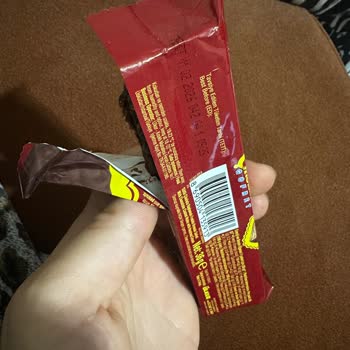 Ülker Çikolatalı Gofretten Beyaz Kabarcıklar Ve Sağlık Endişesi