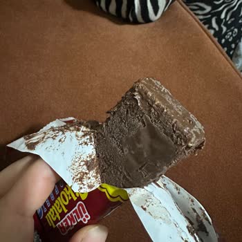 Ülker Çikolatalı Gofretten Beyaz Kabarcıklar Ve Sağlık Endişesi