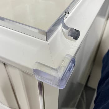 Bellona Komodinin Ayna Görünümlü Bölümündeki Yapışkan Bant Sorunu Ve Cevap Almama