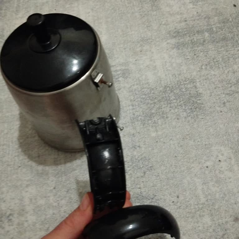 Sinbo Çay Makinesi Üst Demlik Kulpu Yedek Parça Bulunamıyor Ve Servis Cevap Vermiyor