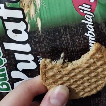 BİM Bisküvi Paketi İçinde Bulunan Yabancı Cisim Hijyen Ve Sağlık Endişesi