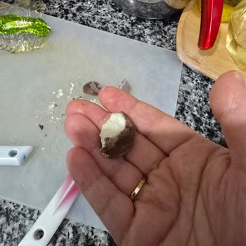 Kahve Dünyası Çikolatasında Kurt Ve Pamuklanma Sorunu!