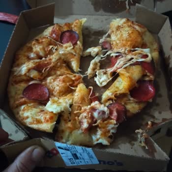 Kumburgaz Şubesinde Dağılmış Pizza Ve İade Talebi