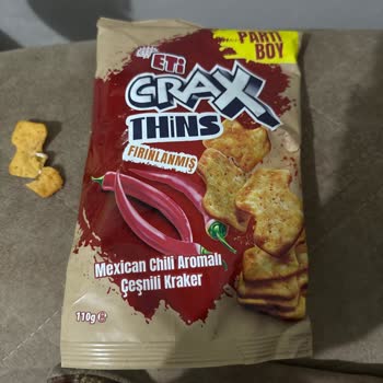 Eti Crax Thins Ürünün İçinde Plastik Parça