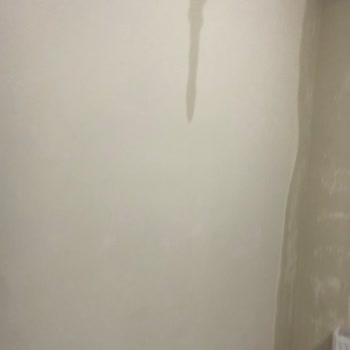 Şanlıurfa Güneyşehir'de Depremzede Konutta Su Sızıntısı Ve Nem, İnşaat Firmasından Çözüm Bekleniyor