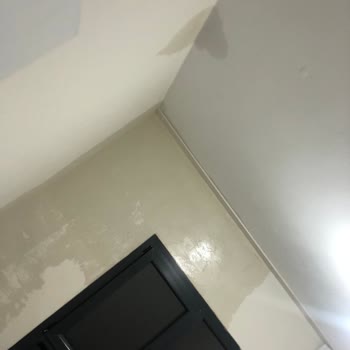 Şanlıurfa Güneyşehir'de Depremzede Konutta Su Sızıntısı Ve Nem, İnşaat Firmasından Çözüm Bekleniyor