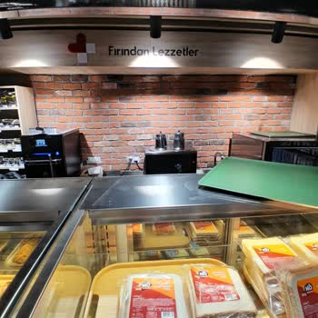 Küçükyalı'da Çay Servisi Yok Ve Çalışanların Kaba Tutumu