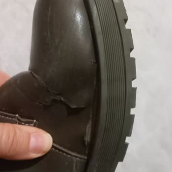 Bambi Kadın Botunun Kısa Sürede Yırtılması Ve Değişim Talebi